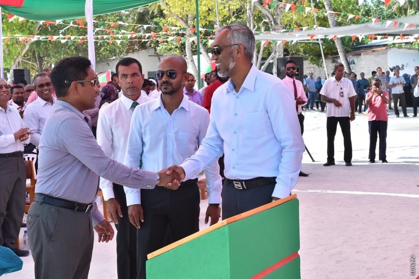  13 ފެބްރުއަރީ 2017: ކ. ތުލުސްދޫގެ ބިން ހިއްކުމުގެ މަޝްރޫޢު ނިންމުމުގެ ރަސްމިއްޔާތުގެ ތެެރެއިން--ފޮޓޯ/ ރައީސް އޮފީސް