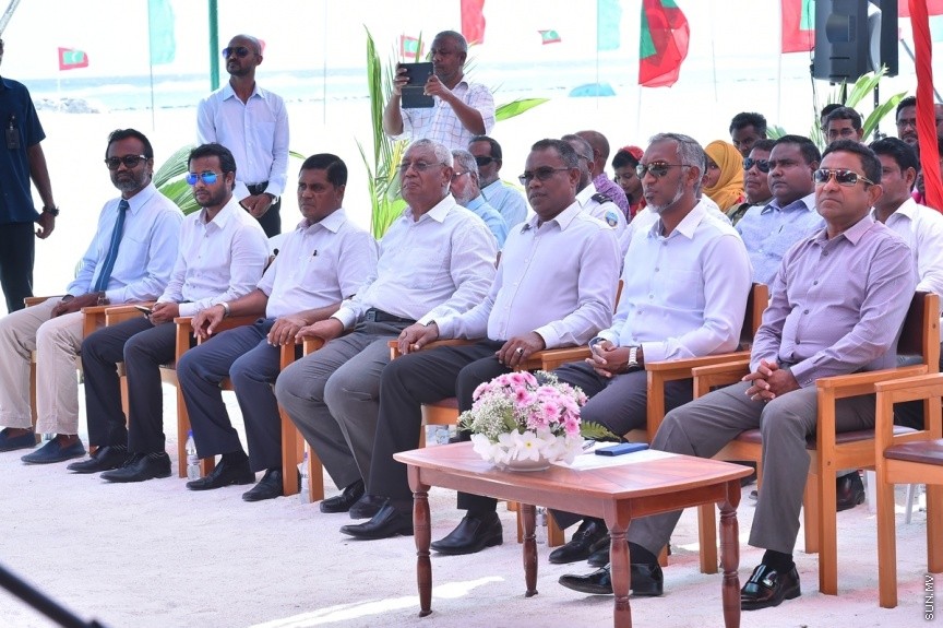  13 ފެބްރުއަރީ 2017: ކ. ތުލުސްދޫގެ ބިން ހިއްކުމުގެ މަޝްރޫޢު ނިންމުމުގެ ރަސްމިއްޔާތުގެ ތެެރެއިން--ފޮޓޯ/ ރައީސް އޮފީސް