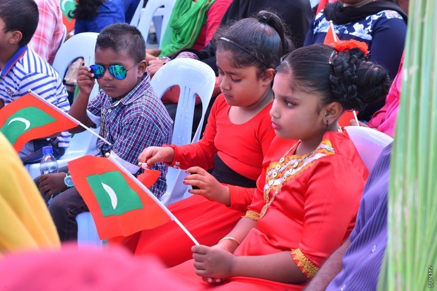  13 ފެބްރުއަރީ 2017: ކ. ތުލުސްދޫގެ ބިން ހިއްކުމުގެ މަޝްރޫޢު ނިންމުމުގެ ރަސްމިއްޔާތުގެ ތެެރެއިން--ފޮޓޯ/ ރައީސް އޮފީސް
