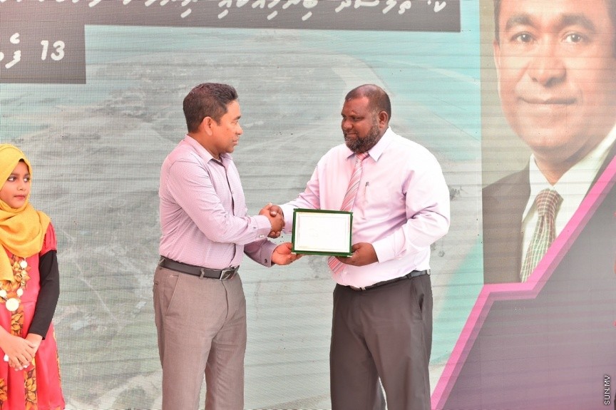  13 ފެބްރުއަރީ 2017: ކ. ތުލުސްދޫގެ ބިން ހިއްކުމުގެ މަޝްރޫޢު ނިންމުމުގެ ރަސްމިއްޔާތުގެ ތެެރެއިން--ފޮޓޯ/ ރައީސް އޮފީސް