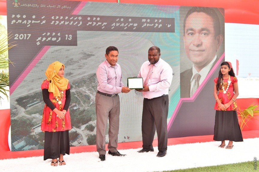  13 ފެބްރުއަރީ 2017: ކ. ތުލުސްދޫގެ ބިން ހިއްކުމުގެ މަޝްރޫޢު ނިންމުމުގެ ރަސްމިއްޔާތުގެ ތެެރެއިން--ފޮޓޯ/ ރައީސް އޮފީސް