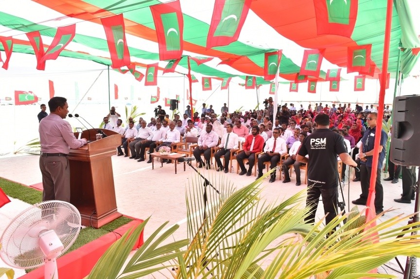  13 ފެބްރުއަރީ 2017: ކ. ތުލުސްދޫގެ ބިން ހިއްކުމުގެ މަޝްރޫޢު ނިންމުމުގެ ރަސްމިއްޔާތުގެ ތެެރެއިން--ފޮޓޯ/ ރައީސް އޮފީސް