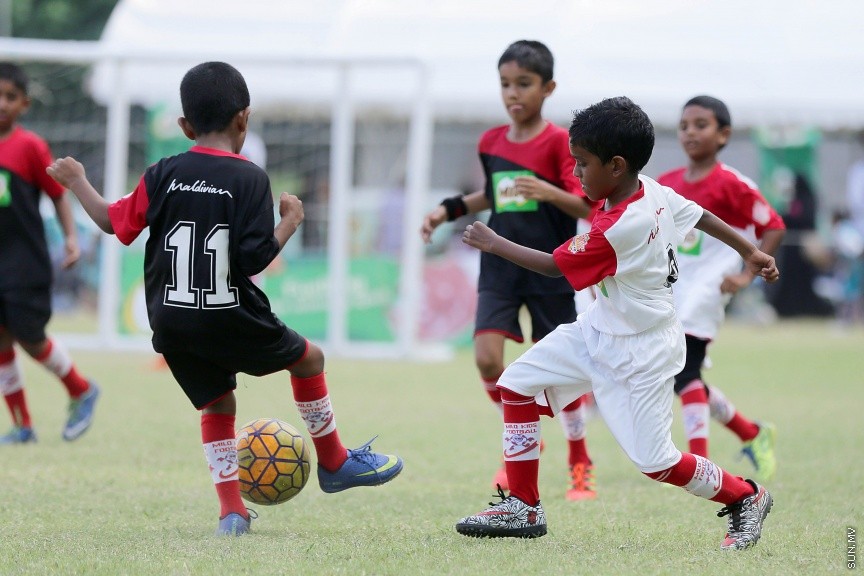 ފެބްރުއަރީ 17، 2017: ސޮކަ ވެޓަރަންސް އެސޯސިއޭޝަން އޮފް މޯލްޑިވްސް އިން އިންތިޒާމްކޮށްގެން ކުރިއަށް ގެންދާ މައިލޯ ކިޑްސް ފިއެސްޓާ ފުޓްބޯލް މުބާރާތުގެ ތެރެއިން -- ސަން ފޮޓޯ/ ފަޔާޒު މޫސާ