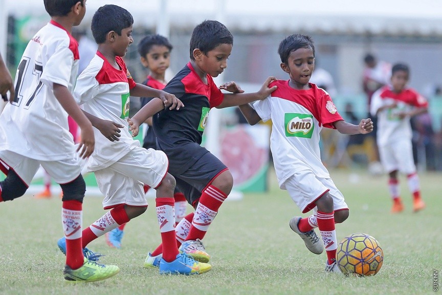 ފެބްރުއަރީ 17، 2017: ސޮކަ ވެޓަރަންސް އެސޯސިއޭޝަން އޮފް މޯލްޑިވްސް އިން އިންތިޒާމްކޮށްގެން ކުރިއަށް ގެންދާ މައިލޯ ކިޑްސް ފިއެސްޓާ ފުޓްބޯލް މުބާރާތުގެ ތެރެއިން -- ސަން ފޮޓޯ/ ފަޔާޒު މޫސާ