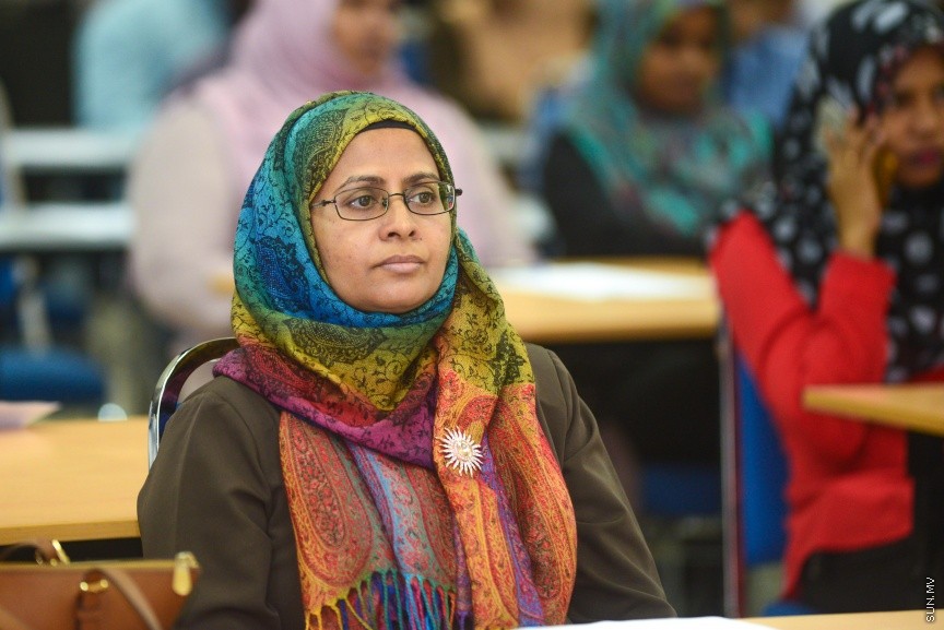 20 ފެބްރުއަރީ 2017:  މިނިވަން ވިޔަފާރީގެ އެއްބަސްވުންތަކާ ބެހޭ ގޮތުން ސަރުކާރުގެ އެކިއެކި މުއައްސަސާތަކާއި ކުންފުނިތަކަށް މައުލޫމާތު ދިނުމަށް ވޯލްޑް ޓްރޭޑް އޯގަނައިޒޭޝަން (ޑަބްލިއުޓީއޯ)އާ އެކު މިއަދު ކަސްޓަމްސް ބިލްޑިންގުގައި ފެށި ދެ ދުވަހުގެ ވޯކްޝޮޕް ފެއްޓުމުގެގޮތުން  ބޭއްވި ރަސްމިއްޔާތުގެ  ތެރެއިން---ސަން ފޮޓޯ: މުހައްމަދު އަފްރާހް