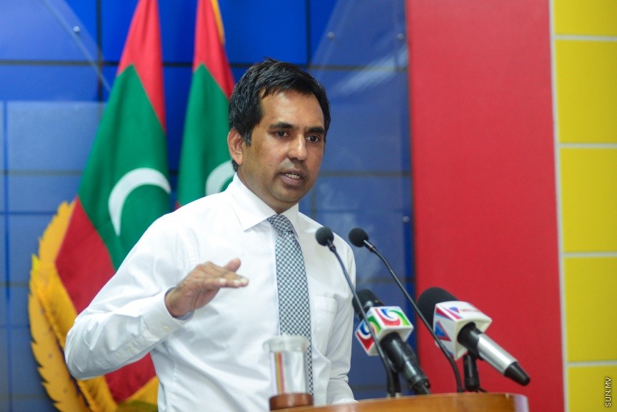 20 ފެބްރުއަރީ 2017:  މިނިވަން ވިޔަފާރީގެ އެއްބަސްވުންތަކާ ބެހޭ ގޮތުން ސަރުކާރުގެ އެކިއެކި މުއައްސަސާތަކާއި ކުންފުނިތަކަށް މައުލޫމާތު ދިނުމަށް ވޯލްޑް ޓްރޭޑް އޯގަނައިޒޭޝަން (ޑަބްލިއުޓީއޯ)އާ އެކު މިއަދު ކަސްޓަމްސް ބިލްޑިންގުގައި ފެށި ދެ ދުވަހުގެ ވޯކްޝޮޕް ފެއްޓުމުގެގޮތުން  ބޭއްވި ރަސްމިއްޔާތުގެ  ތެރެއިން---ސަން ފޮޓޯ: މުހައްމަދު އަފްރާހް