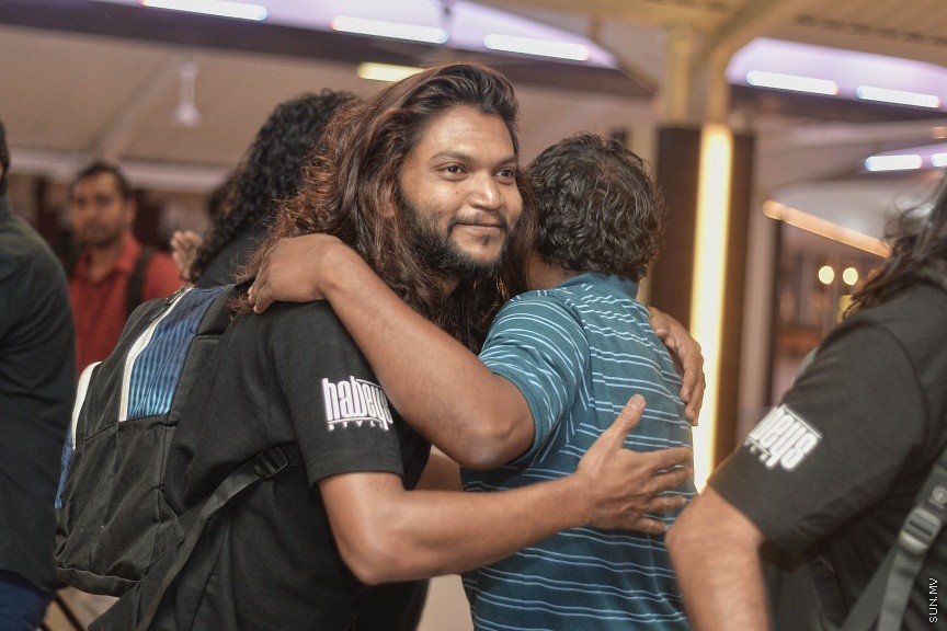 ފެބްރުއަރީ 22، 2017: ރާއްޖޭގެ ފަތުރުވެރިކަން އިސްތިހާރުކޮށް ރާއްޖޭގެ ފަންނާނުންގެ ހުނަރުތައް ދައްކާލުމަށް ރާއްޖޭގެ ތަޖުރިބާކާރު އިވެންޓްސް މެނޭޖްމަންޓް ކުންފުނި، ހައިރައިޒުން  ސިންގަޕޫރުގައި ބާއްވާ ސައުންޑްސް އޮފް މޯލްޑިވްސްގެ ޝޯއަށް ޓީމުތައް ފުރުން -- ސަން ފޮޓޯ/ ފަޔާޒު މޫސާ