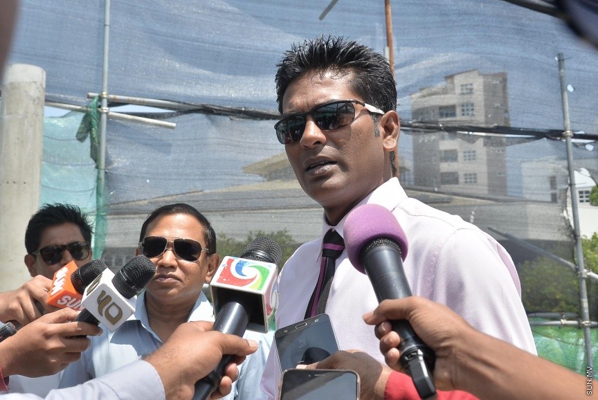 23 ފެބްރުއަރީ 2017: ރަސްފަންނު ޕެވިލިއަންގެ މަސައްކަތްތައް ކުރިޔަށް ދާ ގޮތް ދައްކާލުން: ޕެވިލިއަންއަށް ކޭއެފްސީއާއި ޕިއްޒާހަޓުގެ އިތުރުން އިތުރު ދެ ފްރެންޗައިޒެއްވެސް ގެނައުމަށް ވަނީ ނިންމާފައި --- ސަން ފޮޓޯ/ މުހައްމަދު އަފްރާހް