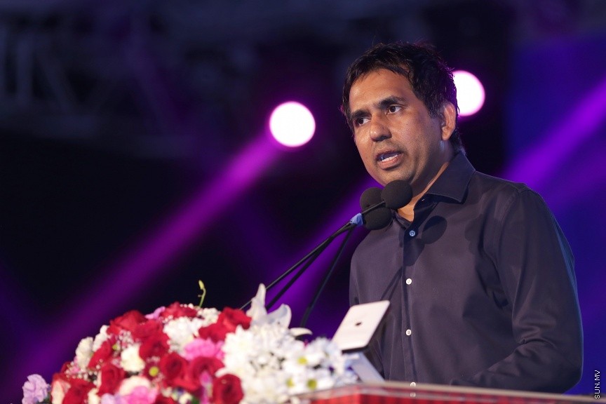 23 ފެބްރުއަރީ 2017: ހީވާގި ކަނބަލުންގެ މައުރަޒުގައި ބައިވެރިވެ ވަނަވަނައަށް ދިޔަ ފަރާތްތަކަށް އިނާމު ދިނުމަށް މިރޭ ދަރުބާރުގޭ ފުރަގަހުގައި ބޭއްވި ރަސްމިއްޔާތުގެ ތެރެއިން----ސަން ފޮޓޯ/ ފަޔާޒު މޫސާ
