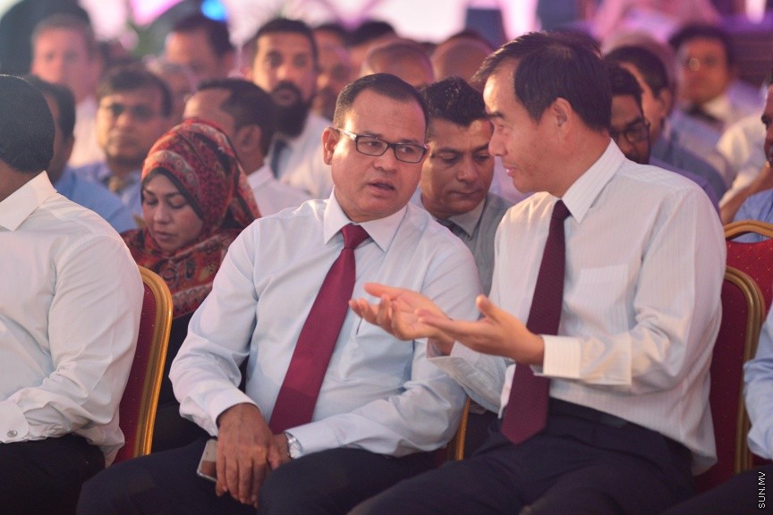 ފެބްރުއަރީ 27، 2017: ވެލާނާ އިންޓަނޭޝަނަލް އެއާޕޯޓުގައި ތަރައްގީ ކުރާ އާ ރަންވޭ އެޅުމުގެ އަމަލީ މަސައްކަތް ރަސްމީކޮށް ފެށުމަށް ވެލާނާ އިންޓަނޭޝަނަލް އެއާޕޯޓުގެ އާ ރަންވޭ ހަދާ ސަރަހައްދުގައި ބޭއްވި ރަސްމިއްޔާތުގެ ތެރެއިން -- ސަން ފޮޓޯ/ ފަޔާޒު މޫސާ