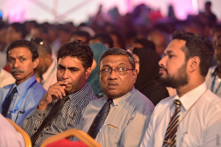 ފެބްރުއަރީ 27، 2017: ވެލާނާ އިންޓަނޭޝަނަލް އެއާޕޯޓުގައި ތަރައްގީ ކުރާ އާ ރަންވޭ އެޅުމުގެ އަމަލީ މަސައްކަތް ރަސްމީކޮށް ފެށުމަށް ވެލާނާ އިންޓަނޭޝަނަލް އެއާޕޯޓުގެ އާ ރަންވޭ ހަދާ ސަރަހައްދުގައި ބޭއްވި ރަސްމިއްޔާތުގެ ތެރެއިން -- ސަން ފޮޓޯ/ ފަޔާޒު މޫސާ