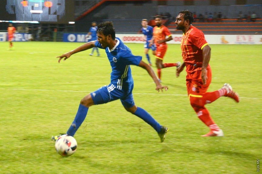 މާޗް 3، 2017: މާލޭ ލީގުގައި ނިއު ރޭޑިއަންޓް ސްޕޯޓްސް ކްލަބާއި ވިކްޓަރީ ސްޕޯޓްސް ކްލަބު ބައްދަލުކުރި މެޗުގެ ތެރެއިން -- ސަން ފޮޓޯ/ ފަޔާޒު މޫސާ