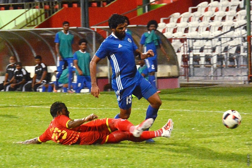 މާޗް 3، 2017: މާލޭ ލީގުގައި ނިއު ރޭޑިއަންޓް ސްޕޯޓްސް ކްލަބާއި ވިކްޓަރީ ސްޕޯޓްސް ކްލަބު ބައްދަލުކުރި މެޗުގެ ތެރެއިން -- ސަން ފޮޓޯ/ ފަޔާޒު މޫސާ