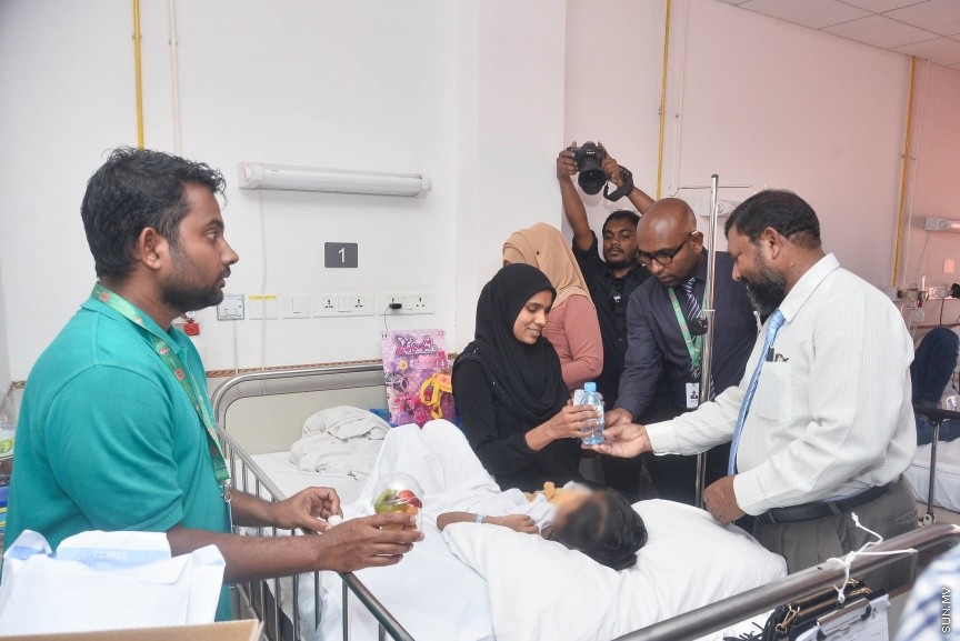 05 މާޗް 2017: ހައްޖު ކޯޕަރޭޝަނުން އައިޖީއެމްއެޗްގައި އެޑްމިޓް ކޮއްފައި ތިބި  ކުދިންނާ ބައްދަލު ކުރަނީ---ސަން ފޮޓޯ/ މުހައްމަދު އަފްރާހް