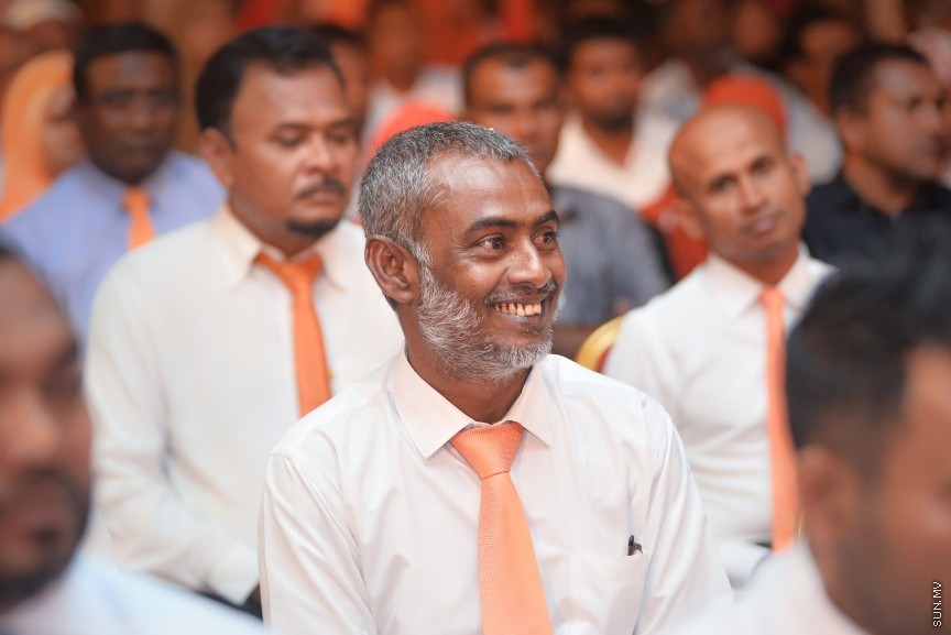 05 މާޗް 2017: އެމްޑީއޭގެ ފަރާތުން ލޯކަލް ކައުންސިލް އިންތިހާބަށް ކުރިމަތިލާ ކެނޑިޑޭޓުން ތައާރަފް ކުރުމަށް މިރޭ ދަރުބާރުގޭގައި ބޭއްވި ޖަލްސާގެ ތެރެއިން --- ސަންފޮޓޯ/ މުހައްމަދު އަފްރާހް