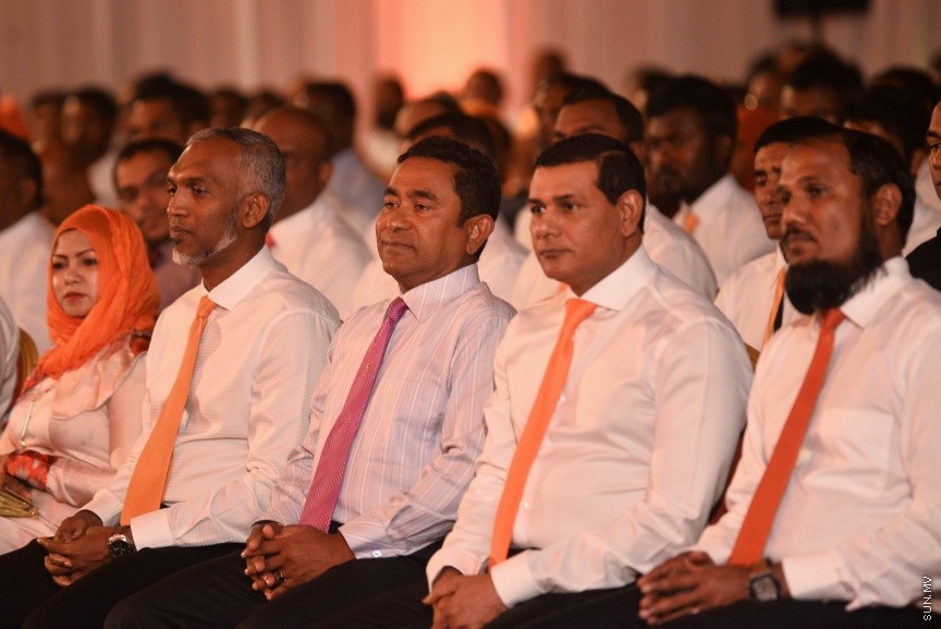 05 މާޗް 2017: އެމްޑީއޭގެ ފަރާތުން ލޯކަލް ކައުންސިލް އިންތިހާބަށް ކުރިމަތިލާ ކެނޑިޑޭޓުން ތައާރަފް ކުރުމަށް މިރޭ ދަރުބާރުގޭގައި ބޭއްވި ޖަލްސާގެ ތެރެއިން --- ސަންފޮޓޯ/ މުހައްމަދު އަފްރާހް