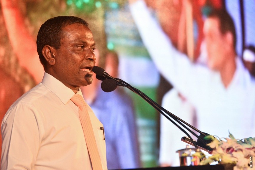 05 މާޗް 2017: އެމްޑީއޭގެ ފަރާތުން ލޯކަލް ކައުންސިލް އިންތިހާބަށް ކުރިމަތިލާ ކެނޑިޑޭޓުން ތައާރަފް ކުރުމަށް މިރޭ ދަރުބާރުގޭގައި ބޭއްވި ޖަލްސާގެ ތެރެއިން --- ސަންފޮޓޯ/ މުހައްމަދު އަފްރާހް