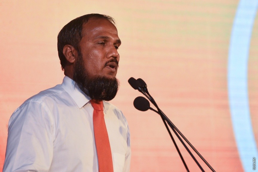 05 މާޗް 2017: އެމްޑީއޭގެ ފަރާތުން ލޯކަލް ކައުންސިލް އިންތިހާބަށް ކުރިމަތިލާ ކެނޑިޑޭޓުން ތައާރަފް ކުރުމަށް މިރޭ ދަރުބާރުގޭގައި ބޭއްވި ޖަލްސާގެ ތެރެއިން --- ސަންފޮޓޯ/ މުހައްމަދު އަފްރާހް