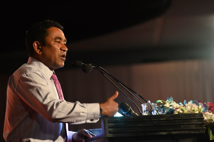 05 މާޗް 2017: އެމްޑީއޭގެ ފަރާތުން ލޯކަލް ކައުންސިލް އިންތިހާބަށް ކުރިމަތިލާ ކެނޑިޑޭޓުން ތައާރަފް ކުރުމަށް މިރޭ ދަރުބާރުގޭގައި ބޭއްވި ޖަލްސާގެ ތެރެއިން --- ސަންފޮޓޯ/ މުހައްމަދު އަފްރާހް