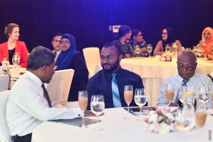  07 މާޗް 2017: ޓީޗަރުން އިނގިރޭސި ފެންވަރު މަތިކުރުމުގެ ތަމްރީނު ޕްރޮގުރާމް ފެށުމަށް މިއަދު ހޮޓެލްޖެންގައި ބޭއްވި ރަސްމިއްޔާތުގެ ތެރެއިން---ސަން ފޮޓޯ/ މުހައްމަދު އަފްރާހް
