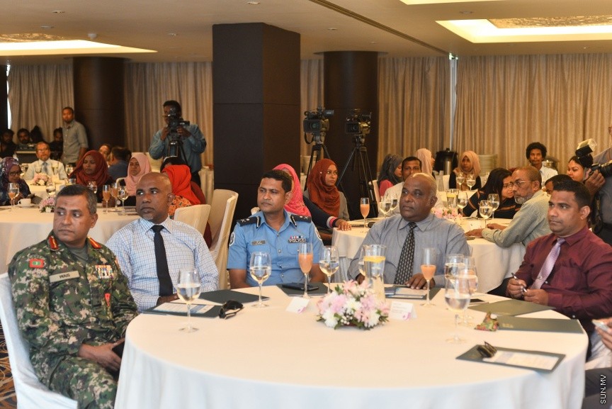  07 މާޗް 2017: ޓީޗަރުން އިނގިރޭސި ފެންވަރު މަތިކުރުމުގެ ތަމްރީނު ޕްރޮގުރާމް ފެށުމަށް މިއަދު ހޮޓެލްޖެންގައި ބޭއްވި ރަސްމިއްޔާތުގެ ތެރެއިން---ސަން ފޮޓޯ/ މުހައްމަދު އަފްރާހް