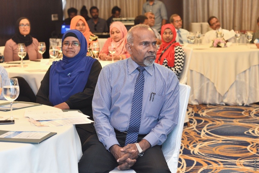  07 މާޗް 2017: ޓީޗަރުން އިނގިރޭސި ފެންވަރު މަތިކުރުމުގެ ތަމްރީނު ޕްރޮގުރާމް ފެށުމަށް މިއަދު ހޮޓެލްޖެންގައި ބޭއްވި ރަސްމިއްޔާތުގެ ތެރެއިން---ސަން ފޮޓޯ/ މުހައްމަދު އަފްރާހް