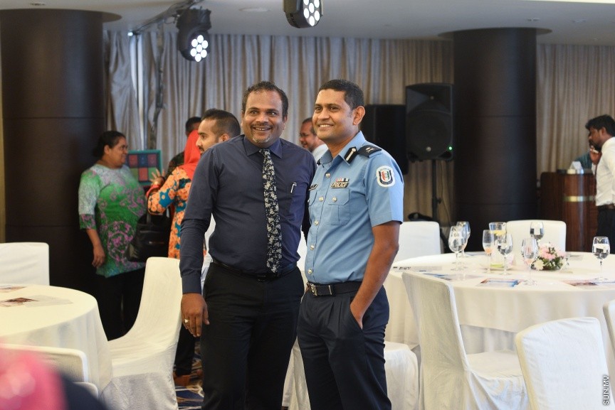  07 މާޗް 2017: ޓީޗަރުން އިނގިރޭސި ފެންވަރު މަތިކުރުމުގެ ތަމްރީނު ޕްރޮގުރާމް ފެށުމަށް މިއަދު ހޮޓެލްޖެންގައި ބޭއްވި ރަސްމިއްޔާތުގެ ތެރެއިން---ސަން ފޮޓޯ/ މުހައްމަދު އަފްރާހް