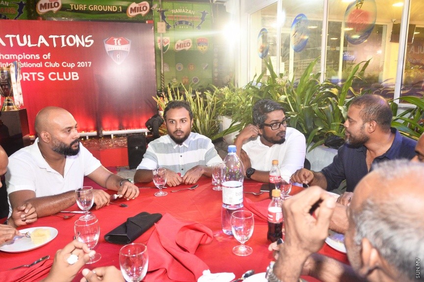 މާޗް 7، 2017: ޝެއިޚް ކަމާލް އިންޓަނޭޝަނަލް ކްލަބު ކަޕް ޓީސީއިން ކާމިޔާބު ކުރުމާ ގުޅިގެން އެފްއޭމް ކުރިމަތީގައި އެ އިދާރާއިން އިންތިޒާމް ކޮށްގެން ބޭއްވި ހާއްސަ ހަފްލާގެ ތެރެއިން  -- ސަން ފޮޓޯ/ ފަޔާޒު މޫސާ