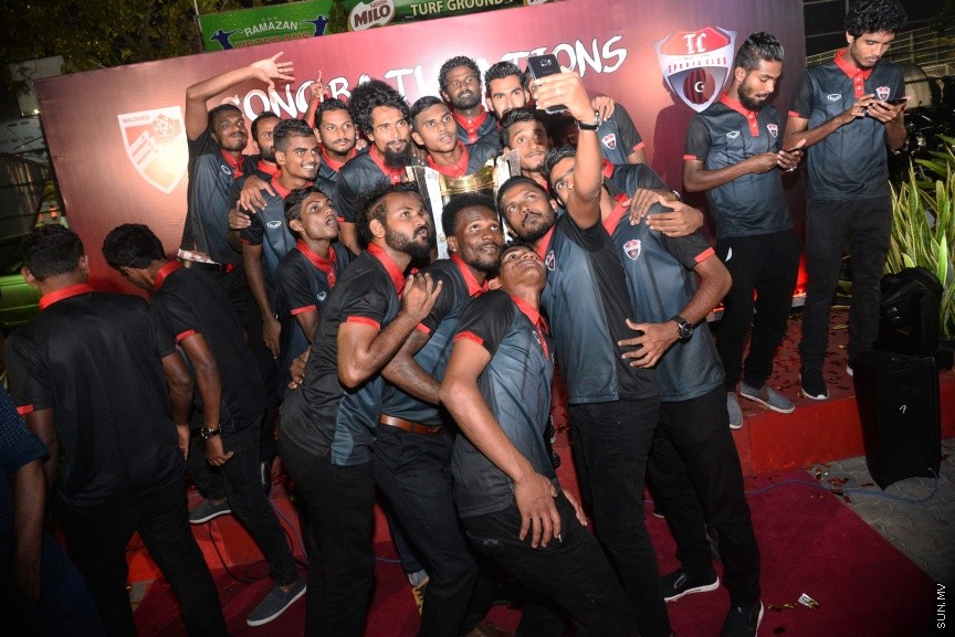މާޗް 7، 2017: ޝެއިޚް ކަމާލް އިންޓަނޭޝަނަލް ކްލަބު ކަޕް ޓީސީއިން ކާމިޔާބު ކުރުމާ ގުޅިގެން އެފްއޭމް ކުރިމަތީގައި އެ އިދާރާއިން އިންތިޒާމް ކޮށްގެން ބޭއްވި ހާއްސަ ހަފްލާގެ ތެރެއިން  -- ސަން ފޮޓޯ/ ފަޔާޒު މޫސާ