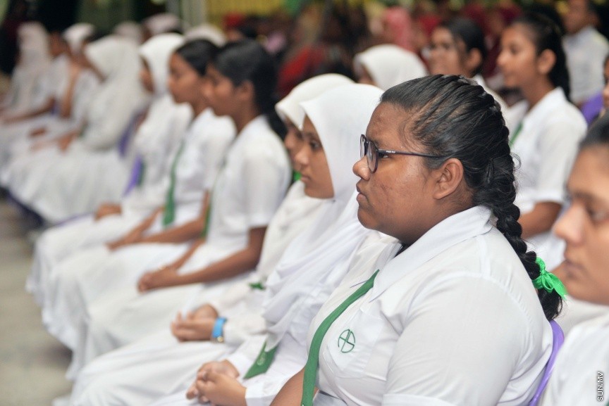 މާޗް 8، 2017: އަމީނިއްޔާ ސްކޫލުގެ އެކި މަގާމްތަކަށް ހޮވުނު ދަރިވަރުންނަށް މަގާމު ހަވާލުކުރުމާއި މުހައްމަދު އަމީން ދީދީ އެވޯޑް ހަވާލުކުރުމަށް ބޭއްވި ރަސްމިއްޔާތުގެ ތެރެއިން -- ސަން ފޮޓޯ/ ފަޔާޒު މޫސާ