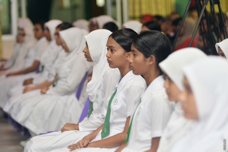 މާޗް 8، 2017: އަމީނިއްޔާ ސްކޫލުގެ އެކި މަގާމްތަކަށް ހޮވުނު ދަރިވަރުންނަށް މަގާމު ހަވާލުކުރުމާއި މުހައްމަދު އަމީން ދީދީ އެވޯޑް ހަވާލުކުރުމަށް ބޭއްވި ރަސްމިއްޔާތުގެ ތެރެއިން -- ސަން ފޮޓޯ/ ފަޔާޒު މޫސާ