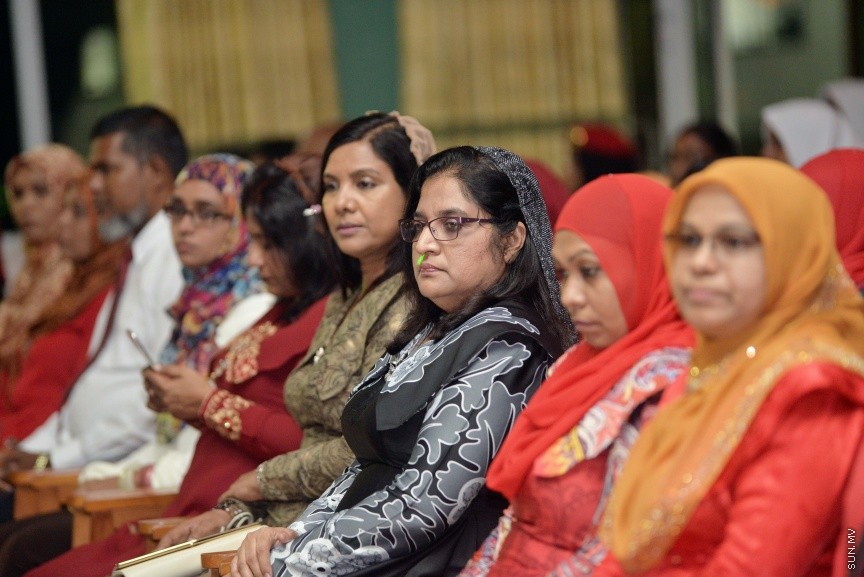 މާޗް 8، 2017: އަމީނިއްޔާ ސްކޫލުގެ އެކި މަގާމްތަކަށް ހޮވުނު ދަރިވަރުންނަށް މަގާމު ހަވާލުކުރުމާއި މުހައްމަދު އަމީން ދީދީ އެވޯޑް ހަވާލުކުރުމަށް ބޭއްވި ރަސްމިއްޔާތުގެ ތެރެއިން -- ސަން ފޮޓޯ/ ފަޔާޒު މޫސާ