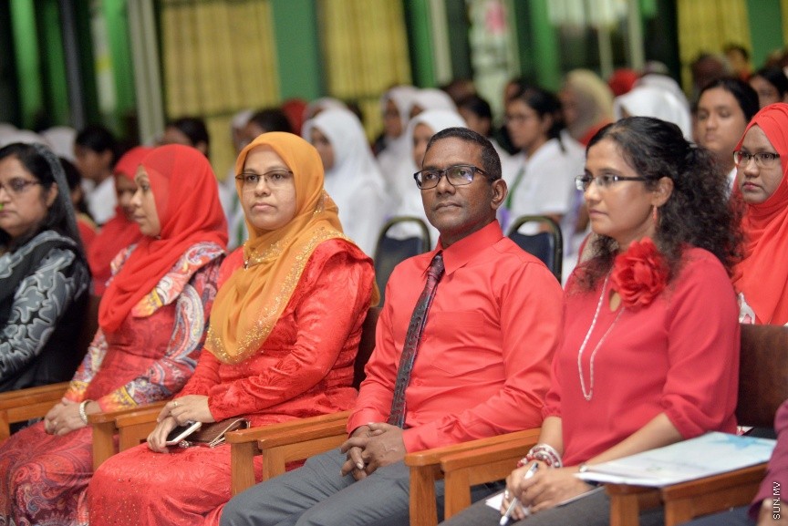 މާޗް 8، 2017: އަމީނިއްޔާ ސްކޫލުގެ އެކި މަގާމްތަކަށް ހޮވުނު ދަރިވަރުންނަށް މަގާމު ހަވާލުކުރުމާއި މުހައްމަދު އަމީން ދީދީ އެވޯޑް ހަވާލުކުރުމަށް ބޭއްވި ރަސްމިއްޔާތުގެ ތެރެއިން -- ސަން ފޮޓޯ/ ފަޔާޒު މޫސާ