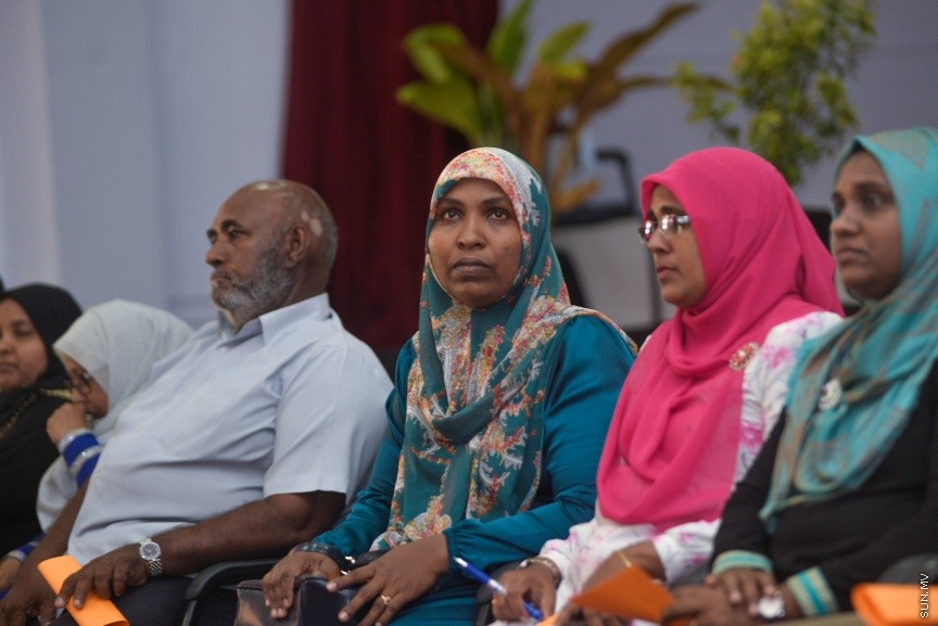  09 މާޗް 2017: ހަ އަހަރުން ފެށިގެން އިމާދުއްދީންގެ ހާއްސަ އެހީއަށް ބޭނުންވާ ކުދިންގެ ކުލާހުގައި ކިޔަވަމުންދާ ނަބީހުގެ ކާމިޔާބީ ފާހަގަކުރުމަށްް މިއަދު އިމާދުއްދީން ސުކޫލުގައި ބޭއްވި ރަސްމިއްޔާތުގެ ތެރެއިން: އަހުމަދު ނަބީހު  ވަނީ ތިން މަސް ތެރޭގައި ކީރިތި ގުރުއާން ހިތުދަސް ކޮށްފަ----ސަން ފޮޓޯ/ މުހައްމަދު އަފްރާހް