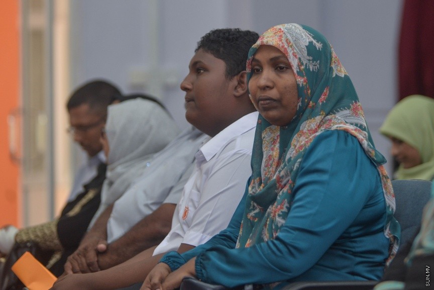 09 މާޗް 2017: ހަ އަހަރުން ފެށިގެން އިމާދުއްދީންގެ ހާއްސަ އެހީއަށް ބޭނުންވާ ކުދިންގެ ކުލާހުގައި ކިޔަވަމުންދާ ނަބީހުގެ ކާމިޔާބީ ފާހަގަކުރުމަށްް މިއަދު އިމާދުއްދީން ސުކޫލުގައި ބޭއްވި ރަސްމިއްޔާތުގެ ތެރެއިން: އަހުމަދު ނަބީހު  ވަނީ ތިން މަސް ތެރޭގައި ކީރިތި ގުރުއާން ހިތުދަސް ކޮށްފަ----ސަން ފޮޓޯ/ މުހައްމަދު އަފްރާހް