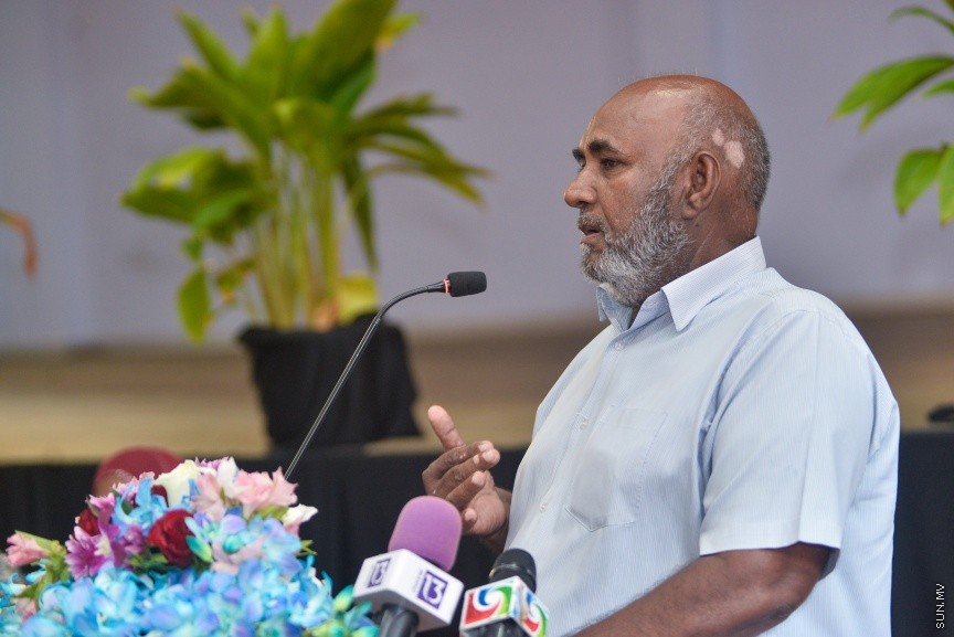  09 މާޗް 2017: ހަ އަހަރުން ފެށިގެން އިމާދުއްދީންގެ ހާއްސަ އެހީއަށް ބޭނުންވާ ކުދިންގެ ކުލާހުގައި ކިޔަވަމުންދާ ނަބީހުގެ ކާމިޔާބީ ފާހަގަކުރުމަށްް މިއަދު އިމާދުއްދީން ސުކޫލުގައި ބޭއްވި ރަސްމިއްޔާތުގެ ތެރެއިން: އަހުމަދު ނަބީހު  ވަނީ ތިން މަސް ތެރޭގައި ކީރިތި ގުރުއާން ހިތުދަސް ކޮށްފަ----ސަން ފޮޓޯ/ މުހައްމަދު އަފްރާހް