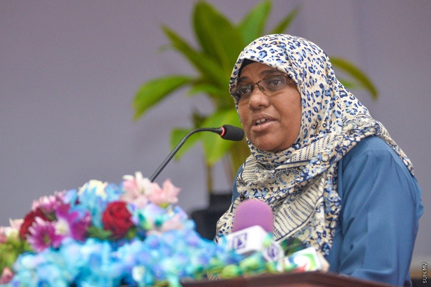  09 މާޗް 2017: ހަ އަހަރުން ފެށިގެން އިމާދުއްދީންގެ ހާއްސަ އެހީއަށް ބޭނުންވާ ކުދިންގެ ކުލާހުގައި ކިޔަވަމުންދާ ނަބީހުގެ ކާމިޔާބީ ފާހަގަކުރުމަށްް މިއަދު އިމާދުއްދީން ސުކޫލުގައި ބޭއްވި ރަސްމިއްޔާތުގެ ތެރެއިން: އަހުމަދު ނަބީހު  ވަނީ ތިން މަސް ތެރޭގައި ކީރިތި ގުރުއާން ހިތުދަސް ކޮށްފަ----ސަން ފޮޓޯ/ މުހައްމަދު އަފްރާހް