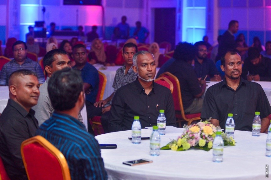 10 މާޗް 2017: ހައުސިން މިނިސްޓަރީގެ ސްޓާފް ނައިޓްގެތެރެއިން--- ސަން ފޮޓޯ/ މުހައްމަދު އަފްރާހް