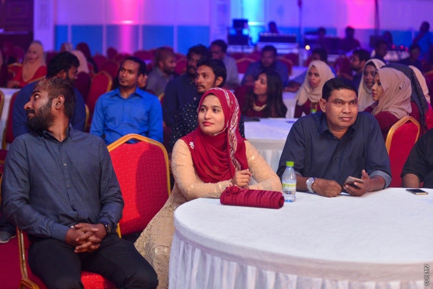10 މާޗް 2017: ހައުސިން މިނިސްޓަރީގެ ސްޓާފް ނައިޓްގެތެރެއިން--- ސަން ފޮޓޯ/ މުހައްމަދު އަފްރާހް