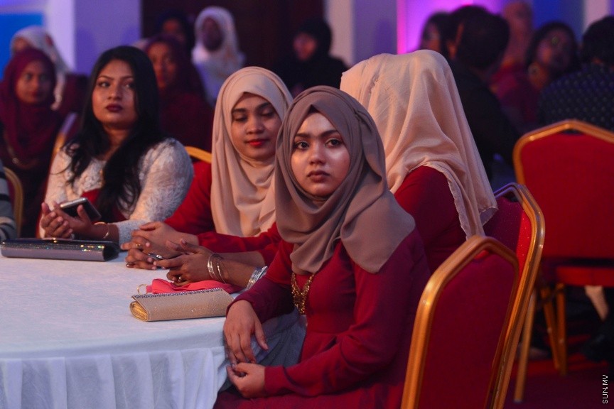 10 މާޗް 2017: ހައުސިން މިނިސްޓަރީގެ ސްޓާފް ނައިޓްގެތެރެއިން--- ސަން ފޮޓޯ/ މުހައްމަދު އަފްރާހް