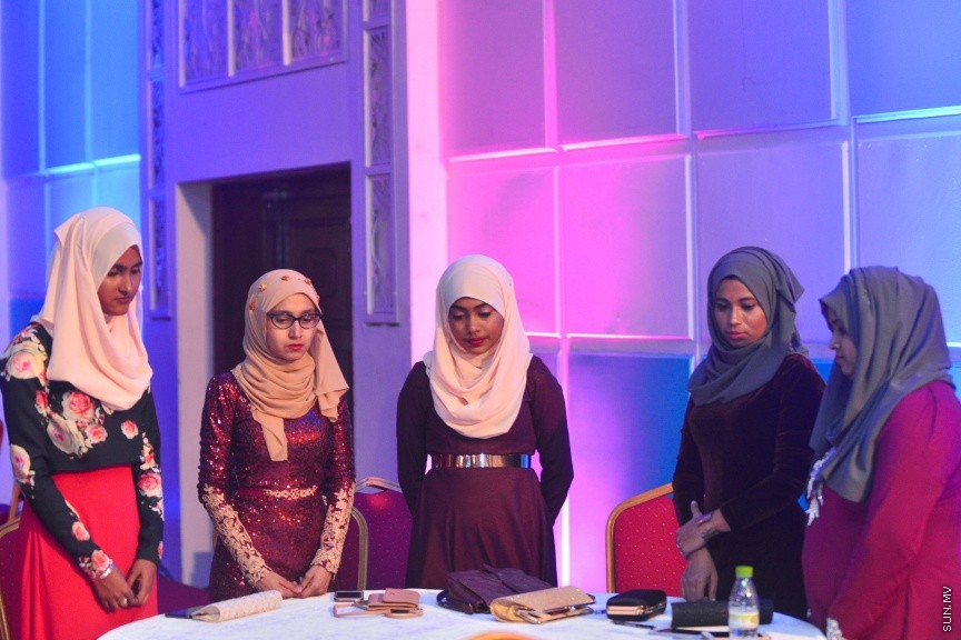 10 މާޗް 2017: ހައުސިން މިނިސްޓަރީގެ ސްޓާފް ނައިޓްގެތެރެއިން--- ސަން ފޮޓޯ/ މުހައްމަދު އަފްރާހް