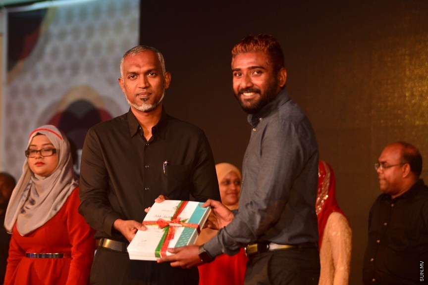 10 މާޗް 2017: ހައުސިން މިނިސްޓަރީގެ ސްޓާފް ނައިޓްގެތެރެއިން--- ސަން ފޮޓޯ/ މުހައްމަދު އަފްރާހް