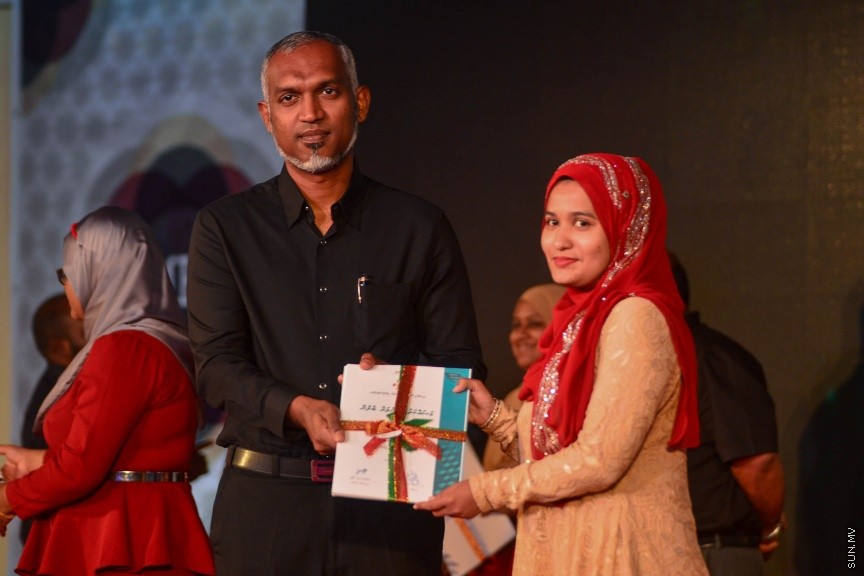 10 މާޗް 2017: ހައުސިން މިނިސްޓަރީގެ ސްޓާފް ނައިޓްގެތެރެއިން--- ސަން ފޮޓޯ/ މުހައްމަދު އަފްރާހް