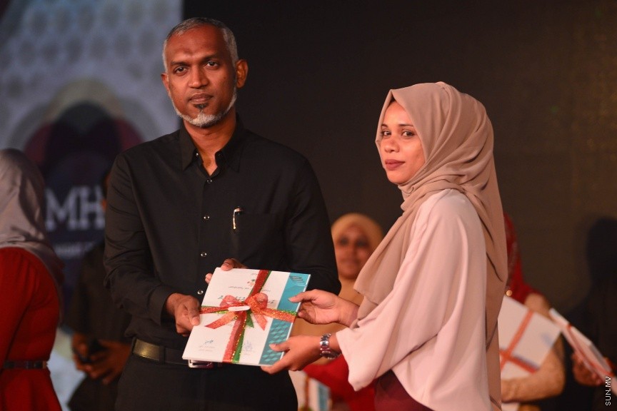 10 މާޗް 2017: ހައުސިން މިނިސްޓަރީގެ ސްޓާފް ނައިޓްގެތެރެއިން--- ސަން ފޮޓޯ/ މުހައްމަދު އަފްރާހް