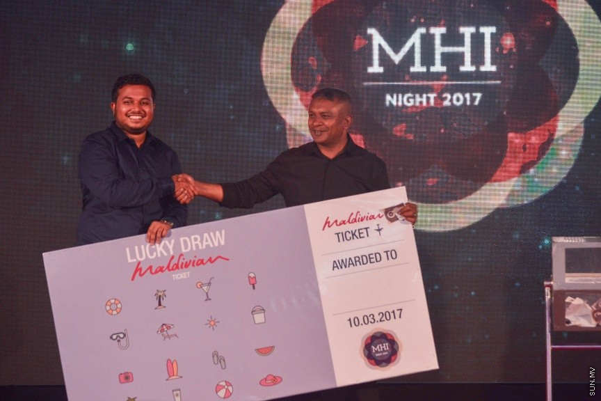 10 މާޗް 2017: ހައުސިން މިނިސްޓަރީގެ ސްޓާފް ނައިޓްގެތެރެއިން--- ސަން ފޮޓޯ/ މުހައްމަދު އަފްރާހް