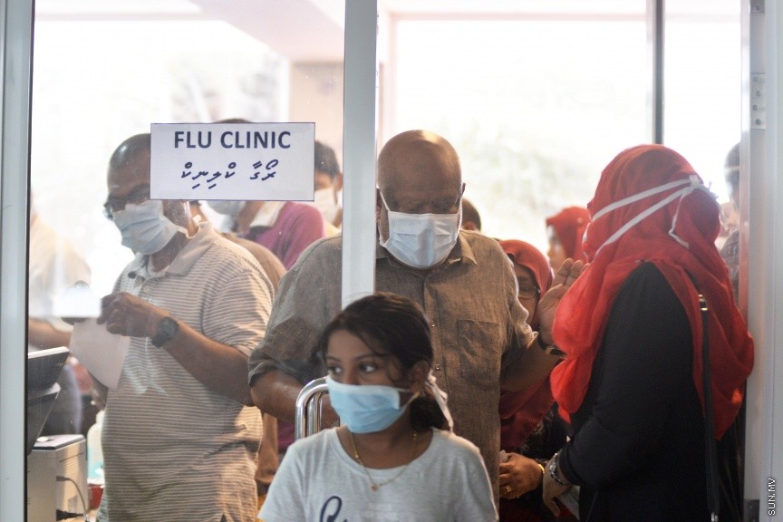 މާޗް 14، 2017: މިދުވަސް ވަރު ރާއްޖޭގައި ފެތުރެމުންދާ އެޗްވަން އެންވަން އިންފުލުއެންޒާ ރޯގާގައި ހުން އައިސް ރޯގައި ޖެހިފައިވާ މީހުންނަށް އައިޖީއެމްއެޗުން ފަރުވާ ދެނީ: ކޮންމެހެން ބޭނުންވެއްޖެ ހާލަތެއްގައި މެނުވީ ހޮސްޕިޓަލަށް ޒިޔާރަތް ނުކުރުމަށް ހޮސްޕިޓަލްތަކުން އިލްތިމާސްކޮށްފައި --- ފޮޓޯ/ ފަޔާޒު މޫސާ