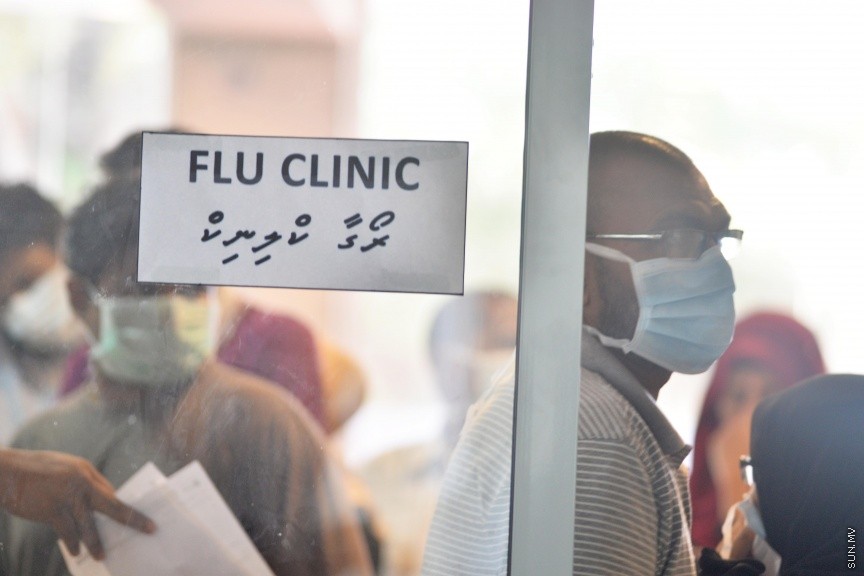 މާޗް 14، 2017: މިދުވަސް ވަރު ރާއްޖޭގައި ފެތުރެމުންދާ އެޗްވަން އެންވަން އިންފުލުއެންޒާ ރޯގާގައި ހުން އައިސް ރޯގައި ޖެހިފައިވާ މީހުންނަށް އައިޖީއެމްއެޗުން ފަރުވާ ދެނީ: ކޮންމެހެން ބޭނުންވެއްޖެ ހާލަތެއްގައި މެނުވީ ހޮސްޕިޓަލަށް ޒިޔާރަތް ނުކުރުމަށް ހޮސްޕިޓަލްތަކުން އިލްތިމާސްކޮށްފައި --- ފޮޓޯ/ ފަޔާޒު މޫސާ