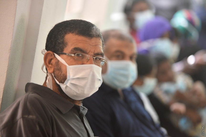 މާޗް 14، 2017: މިދުވަސް ވަރު ރާއްޖޭގައި ފެތުރެމުންދާ އެޗްވަން އެންވަން އިންފުލުއެންޒާ ރޯގާގައި ހުން އައިސް ރޯގައި ޖެހިފައިވާ މީހުންނަށް އައިޖީއެމްއެޗުން ފަރުވާ ދެނީ: ކޮންމެހެން ބޭނުންވެއްޖެ ހާލަތެއްގައި މެނުވީ ހޮސްޕިޓަލަށް ޒިޔާރަތް ނުކުރުމަށް ހޮސްޕިޓަލްތަކުން އިލްތިމާސްކޮށްފައި --- ފޮޓޯ/ ފަޔާޒު މޫސާ