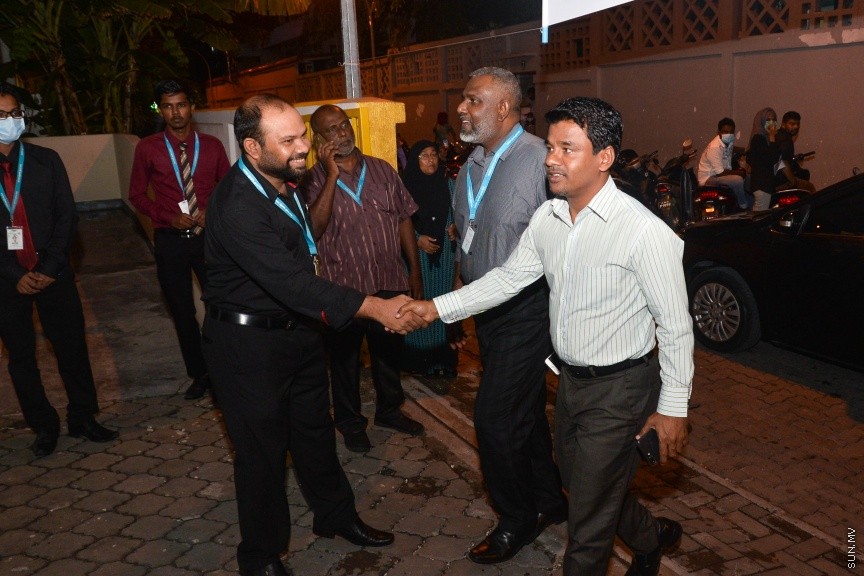 ތާޖުއްދީން ސްކޫލުގައި ގާއިމުކޮށްފައިވާ ފްލޫ ކްލިނިކަށް ޒިޔާރަތްކުރުން ---ސަން ފޮޓޯ/ މުހައްމަދު އަފްރާހް