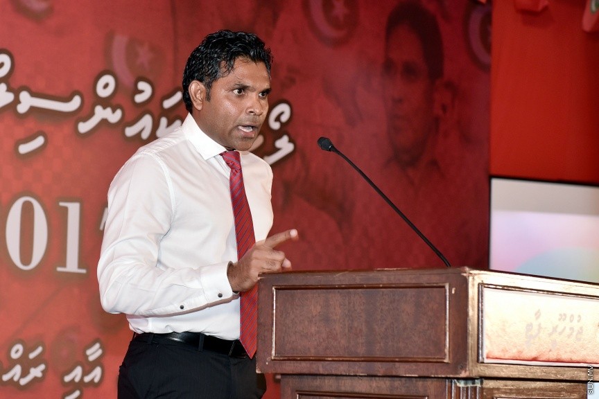 މާޗް 19، 2017: ލޯކަލް ކައުންސިލް އިންތިހާބުގައި ޖުމްހޫރީ ޕާޓީގެ ފަރާތުން ވާދަކުރާ  މެމްބަރުންނަށް ޓިކެޓް ހަވާލުކުރުމަށް ކުނޫޒް ގައި ބޭއްވި ޖަލްސާގެ ތެރެއިން -- ސަން ފޮޓޯ/ ފަޔާޒު މޫސާ